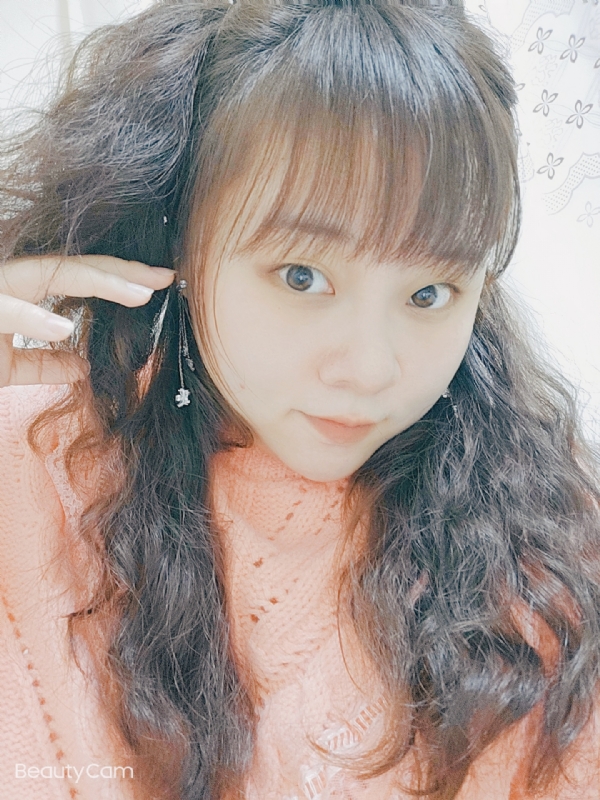 艾薇儿的第一张照片--霞浦交友网