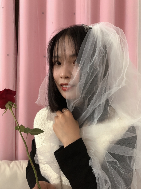 持紫菜包饭的女孩的第一张照片--霞浦交友网